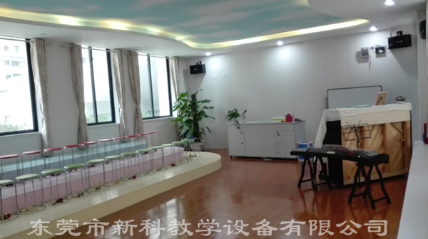 <a href='http://www.ombuyer.com/chanpin/58-1.html' target='1' style='font-size:18px; font-weight:bold; color:#000000;'>音樂功能室</a>