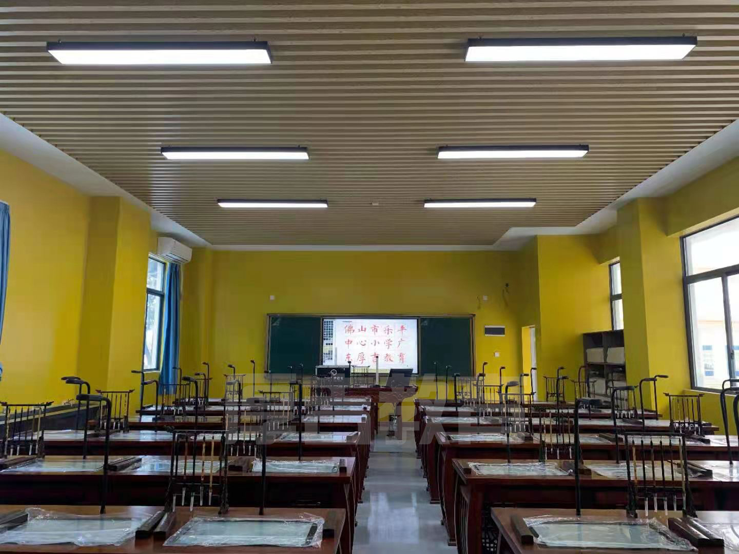 學(xué)校<a href='http://www.ombuyer.com/chanpin/57-1.html' target='1' style='font-size:18px; font-weight:bold; color:#000000;'>書(shū)法室</a>