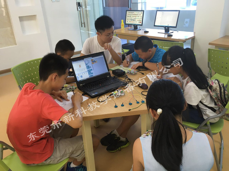 <a href='http://www.ombuyer.com' target='1' style='font-size:14px; font-weight:bold; color:#0080ff;'>創(chuàng)客實驗室</a>