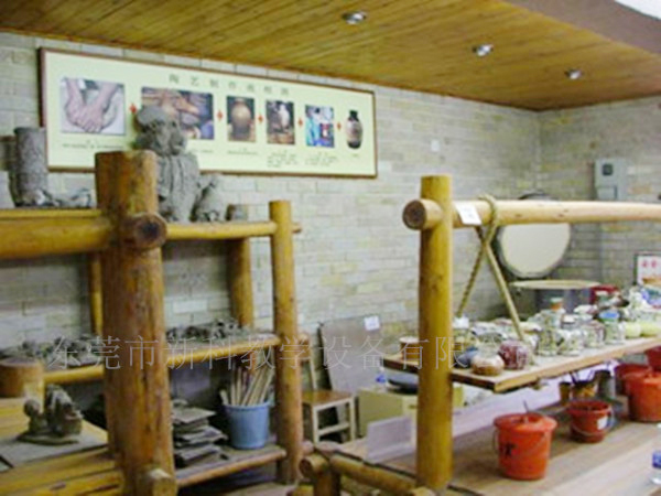 <a href='http://www.ombuyer.com/chanpin/55-1.html' target='1' style='font-size:18px; font-weight:bold; color:#000000;'>陶藝功能室</a>