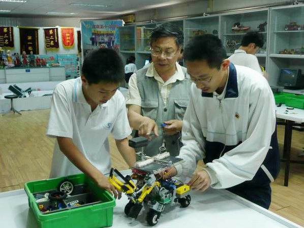 <a href='http://www.ombuyer.com/chanpin/60-1.html' target='1' style='font-size:18px; font-weight:bold; color:#000000;'>機(jī)器人功能室</a>