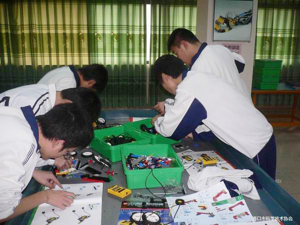 <a href='http://www.ombuyer.com/chanpin/60-1.html' target='1' style='font-size:18px; font-weight:bold; color:#000000;'>機(jī)器人功能室</a>2