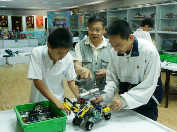 <a href='http://www.ombuyer.com/chanpin/60-1.html' target='1' style='font-size:18px; font-weight:bold; color:#000000;'>機器人功能室</a>5